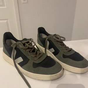 Vejas men’s sneaker size 12